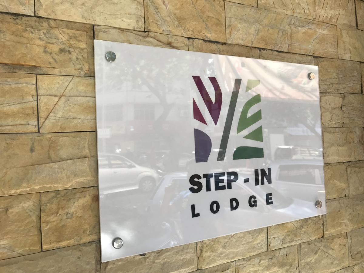 Step-In Lodge Kota Kinabalu Exteriör bild